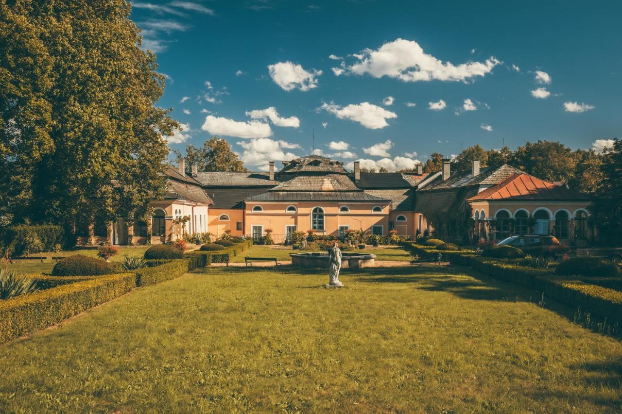 Zamek Usobi Apartment Exterior photo