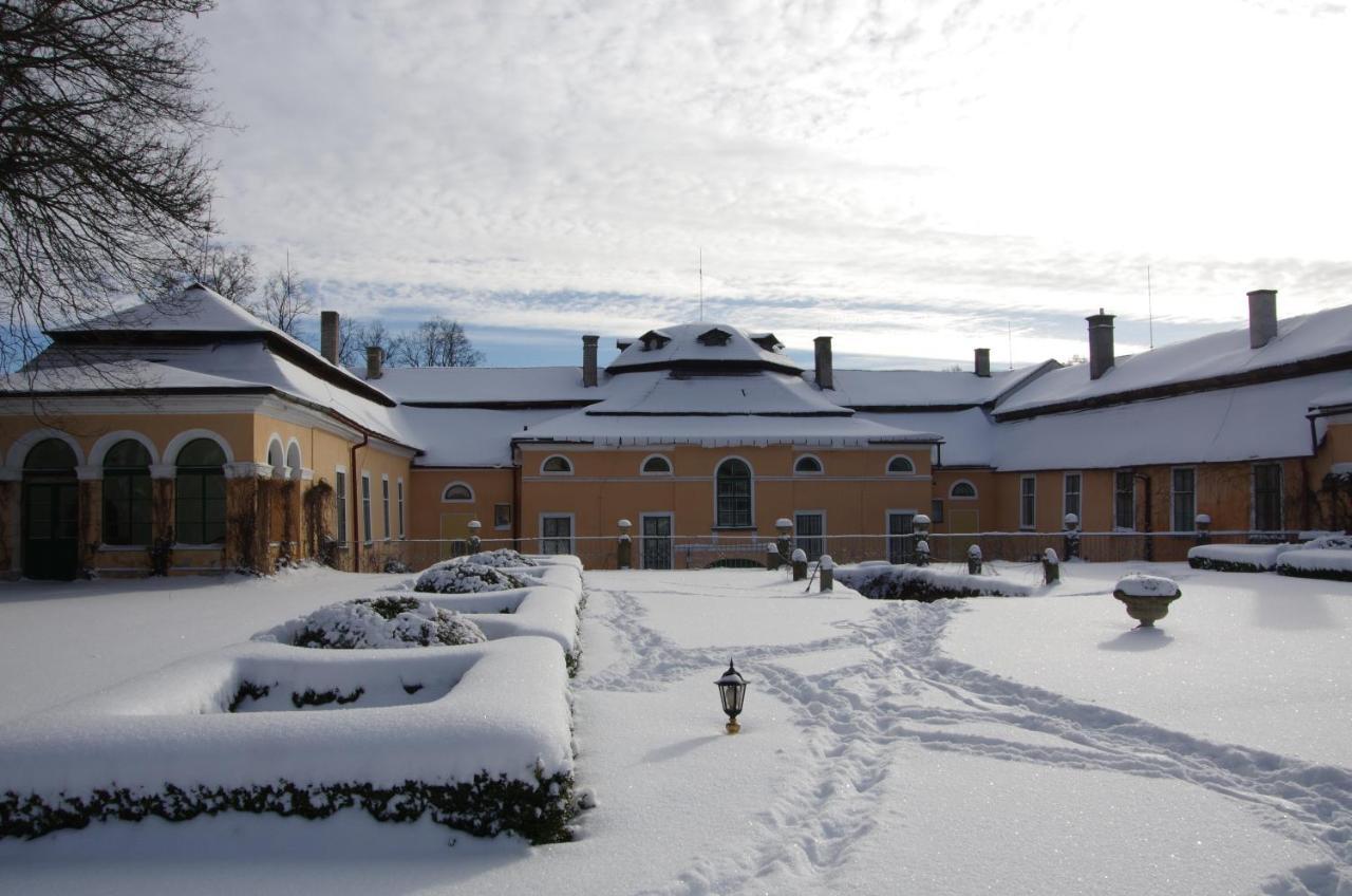 Zamek Usobi Apartment Exterior photo