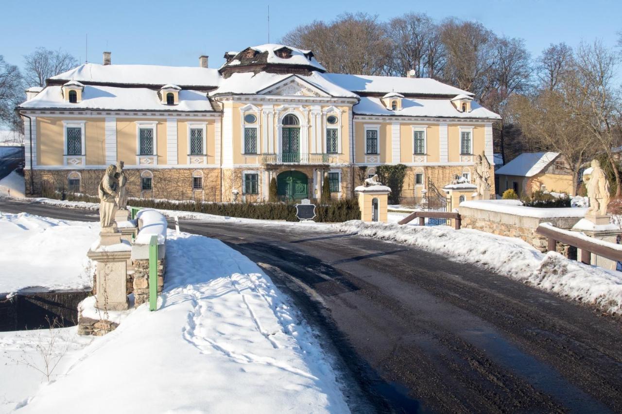 Zamek Usobi Apartment Exterior photo